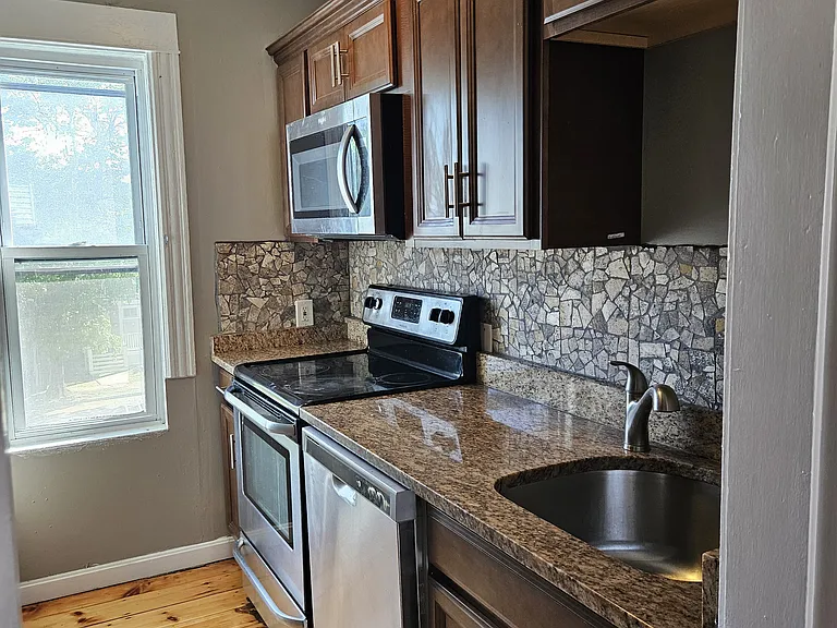 114 Beaverbrook Pkwy #3 — Photo 2