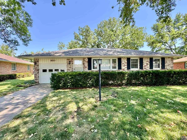 212 Center Dr, Silver Lake, KS 66539