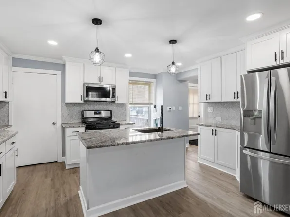 47 Harrison Ave, Edison, NJ 08837