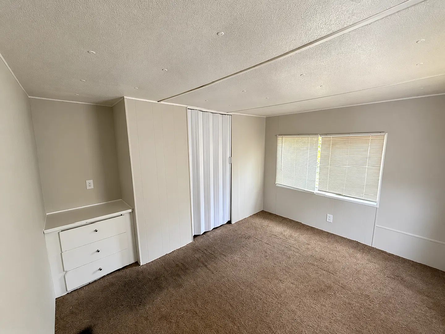 Two bedroom, 1 bath mobile home in Elon — Photo 4