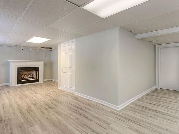 3rd image of 4048 Longford Dr #5