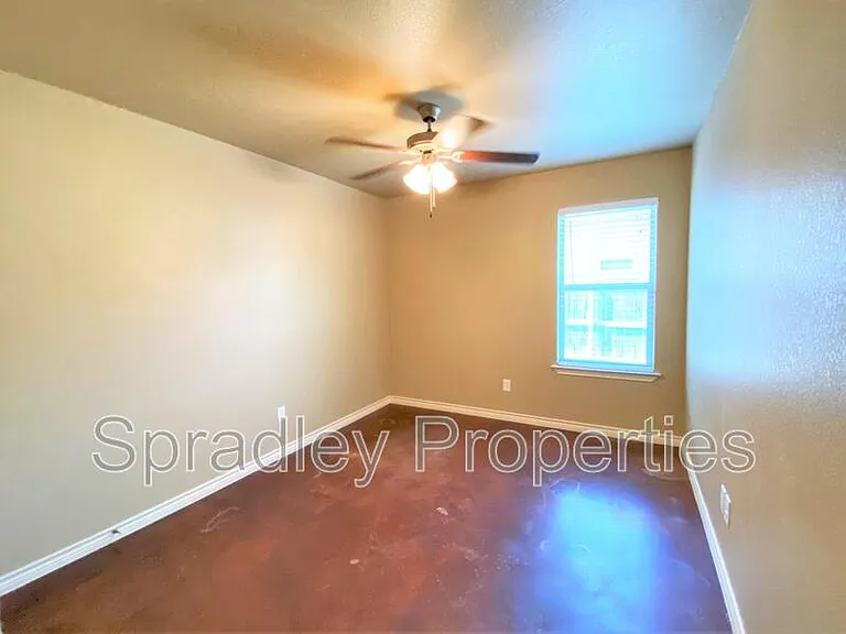 1559 Brady Way — Photo 4