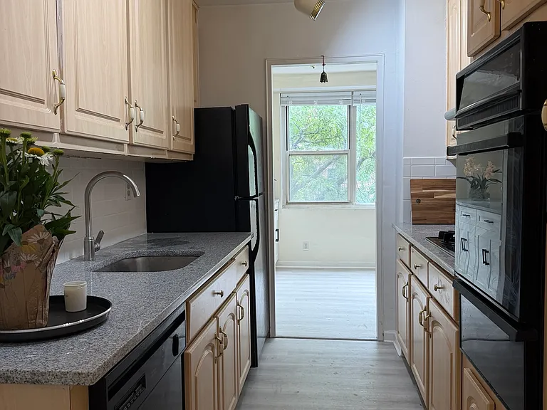 201 Saint Pauls Ave #5G — Photo 2