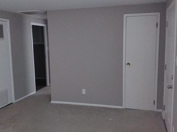 4th image of 221 Tulip Dr