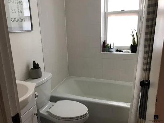 Rented by R New York | media 11