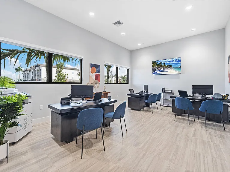 Vista Lago Apartments — Photo 5