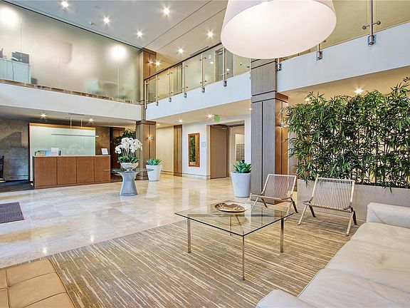 5th image of 400 4th Ave S APT 1206