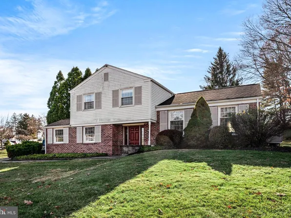 43 N Forge Manor Dr, Phoenixville, PA 19460