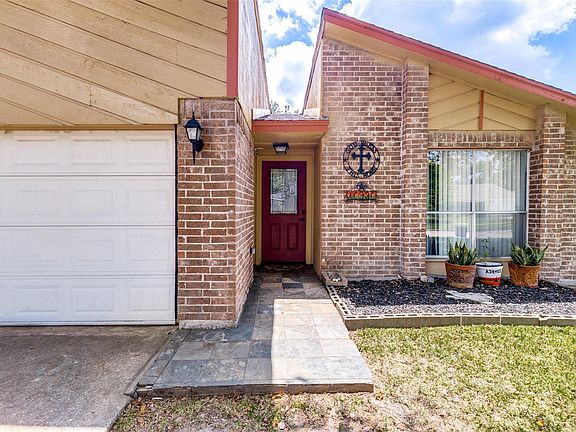 3rd image of 10930 Maple Rock Dr