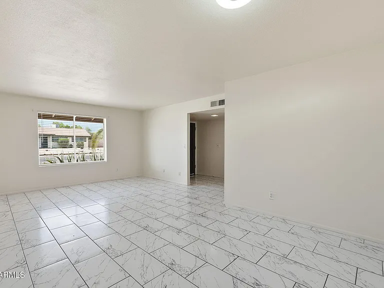 4731 W Paradise Ln — Photo 5