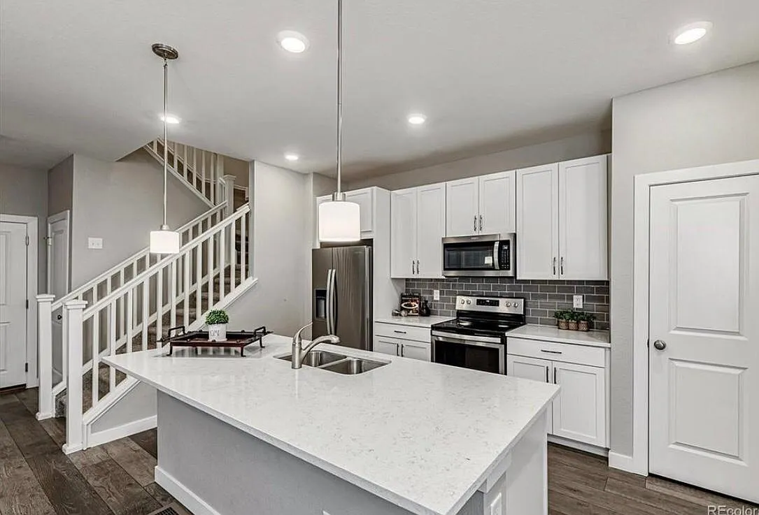 7635 S Winnipeg Ct — Photo 1