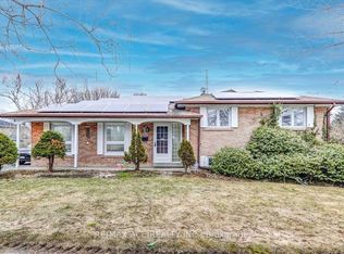 1 Wagner Dr #10, Toronto, ON M1E 2Z4