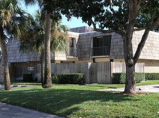 421 4th Ct, Palm Beach Gardens, FL 33410