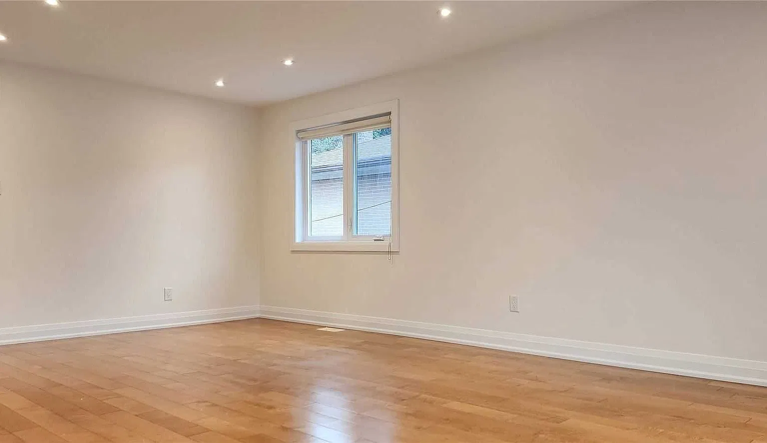 5 bed, 1100 sqft, $5,450 — Photo 3