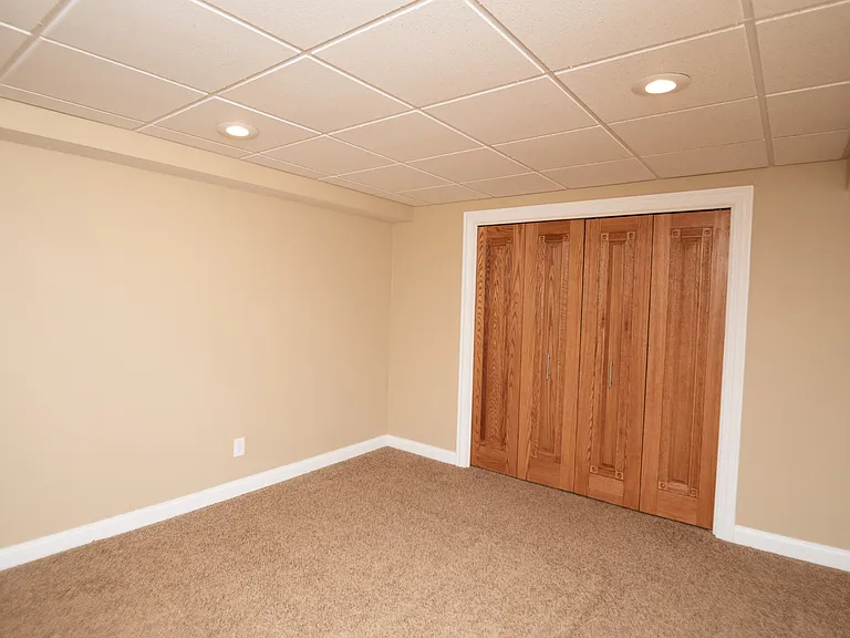 405 Galway Dr — Photo 50