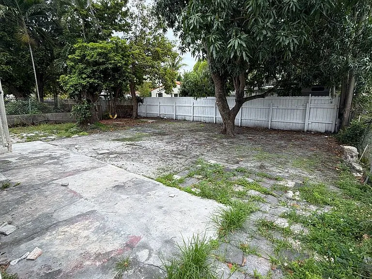 1026 NW 50th St — Photo 16