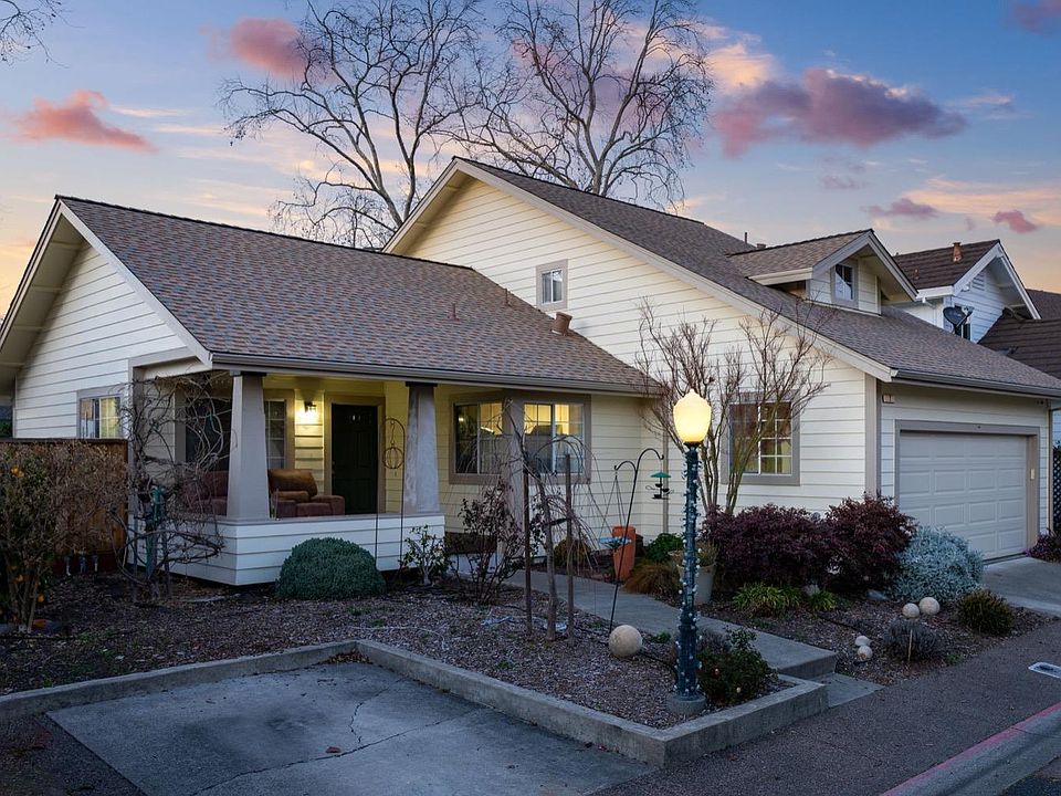 2nd image of 7 Greenleaf Ln