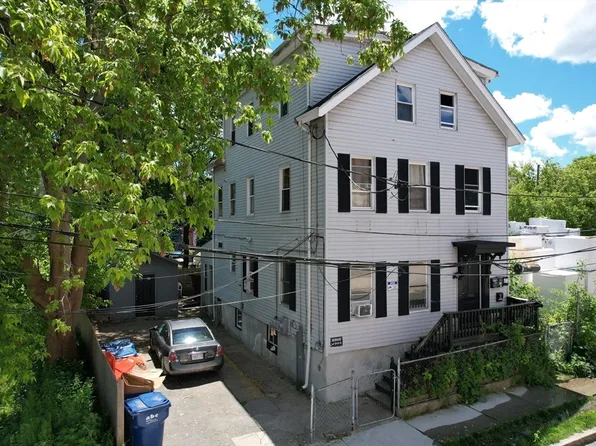 4 Penniman St, New Bedford, MA 02740