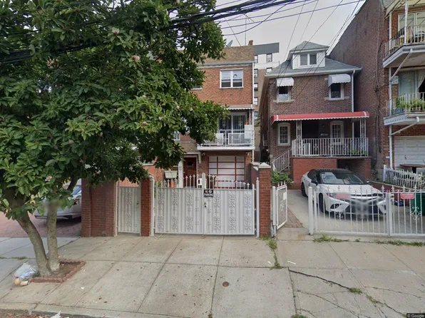 140-73 Burden Crescent image 1 of 15