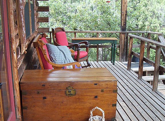Garden Cottage deck overlooking lake