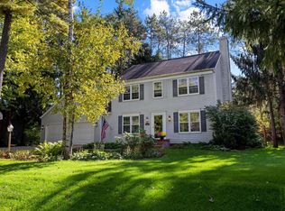 1749 Ives Ln, Suamico, WI 54173