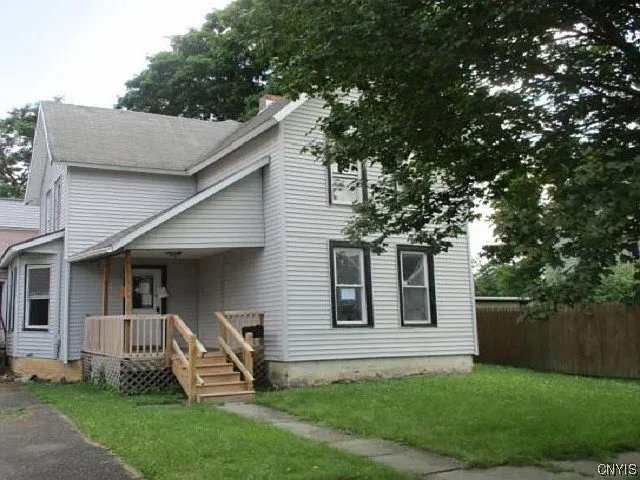 715 Kinyon St photo 1