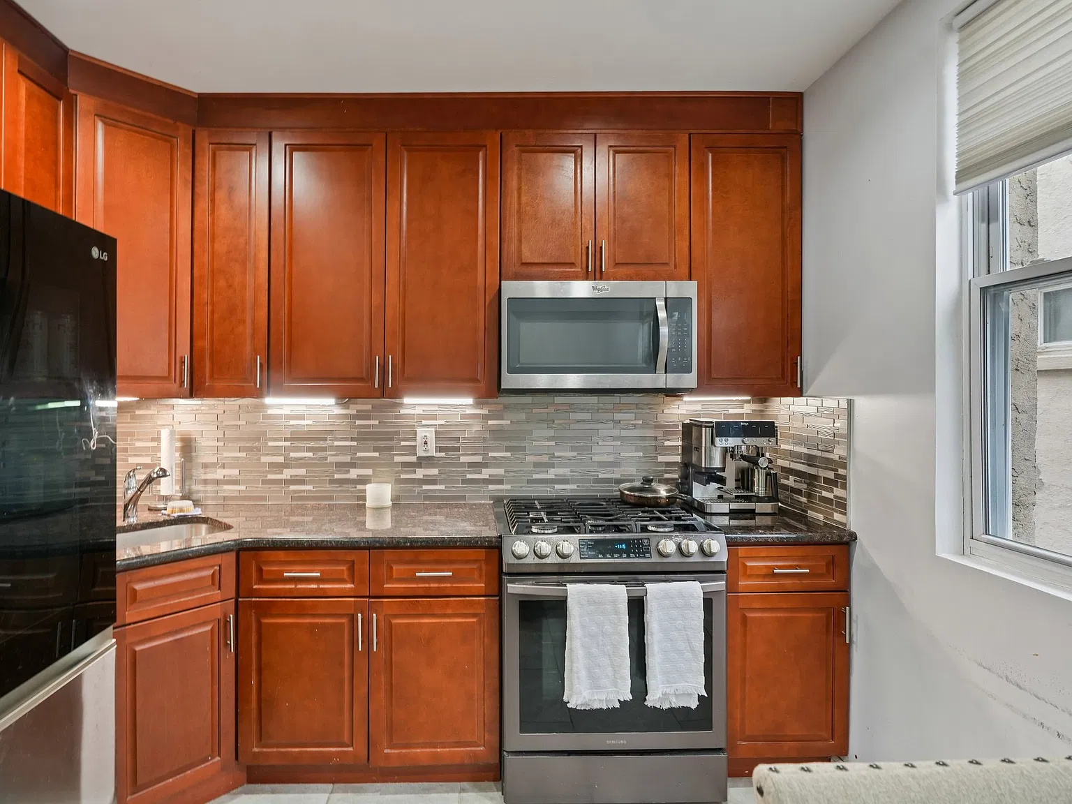 2 bed, $2,300 — Photo 4