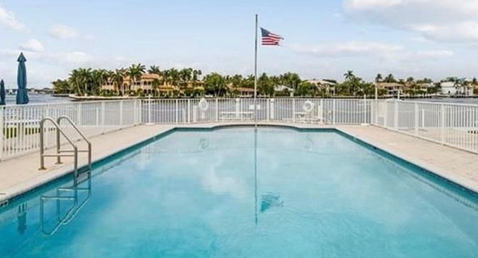 1st image of 425 Bayshore Dr APT 40