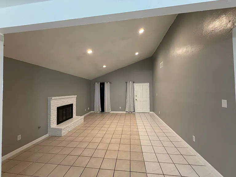2617 Auburn Ct — Photo 4