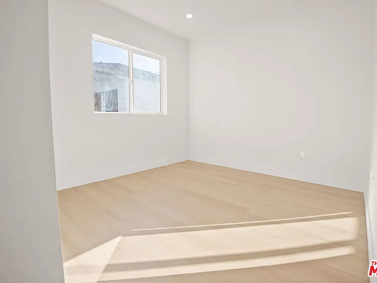 1709 S Burnside Ave #17091/2 — Photo 36