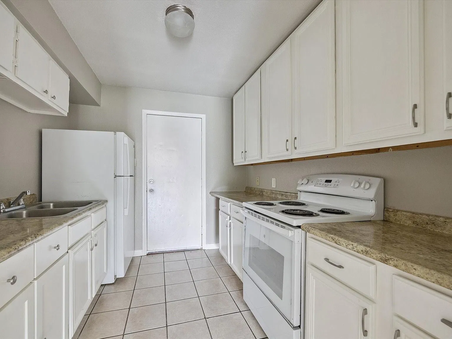 2 bed, 1.0 bath, 792 sqft, $895 — Photo 4
