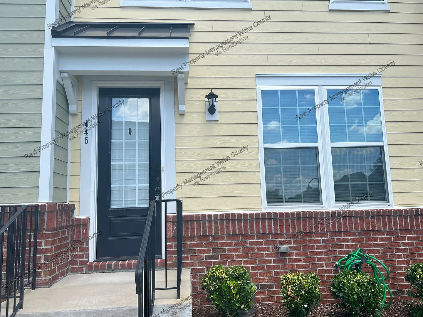 3 bed, 2.5 bath, 1864 sqft, $2,095 — Photo 3