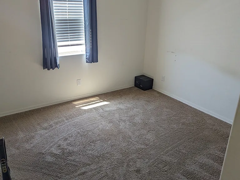 2721 S Eastridge — Photo 4