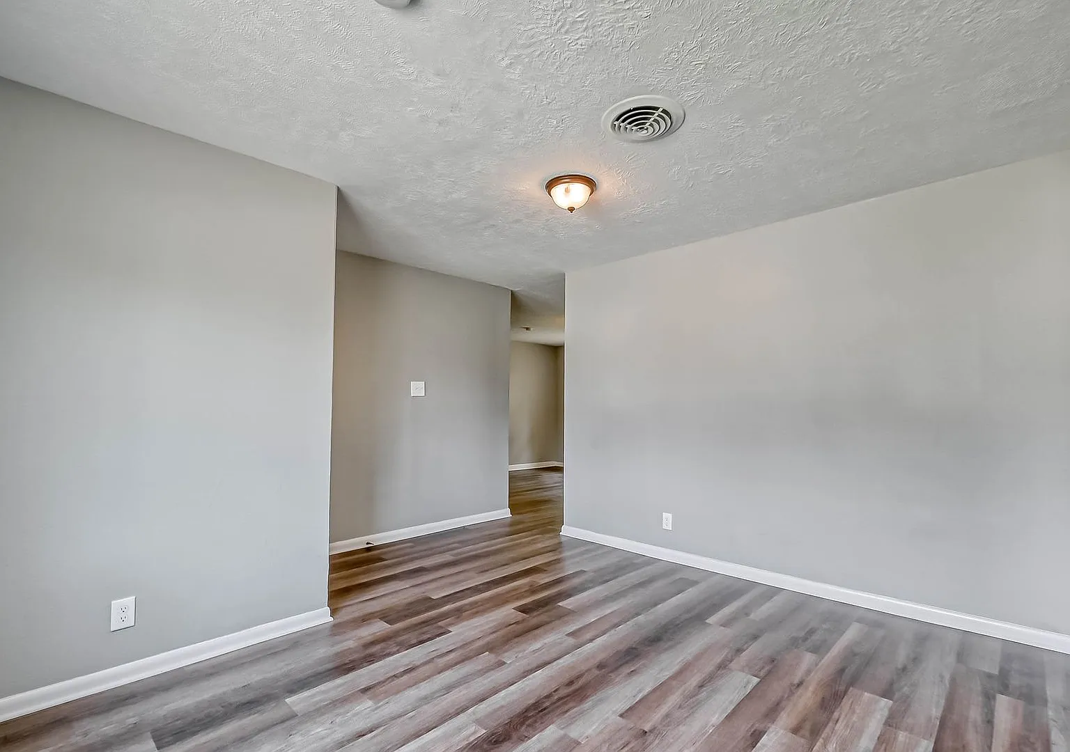 Affordable spacious 5bed/2bath single-family house! — Photo 4