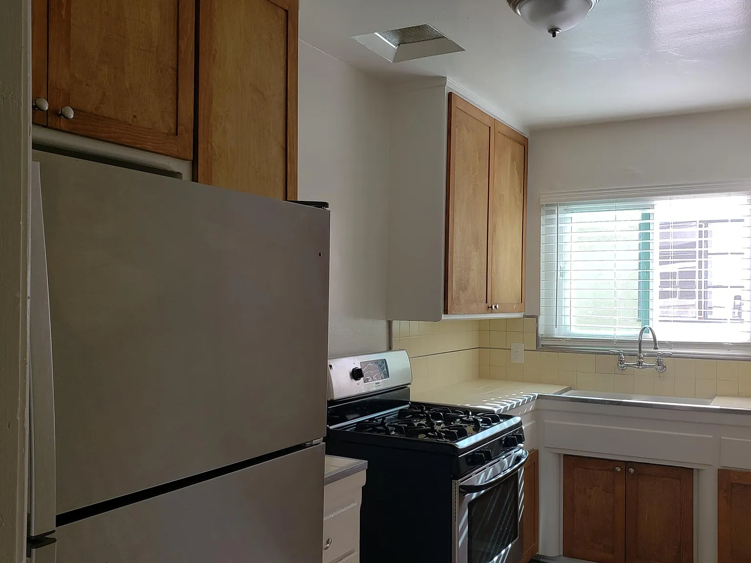 2 bed, 900 sqft, $2,050 — Photo 4