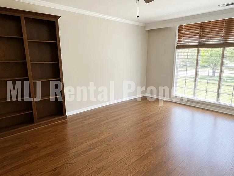 5881 S Irvington Ave — Photo 4
