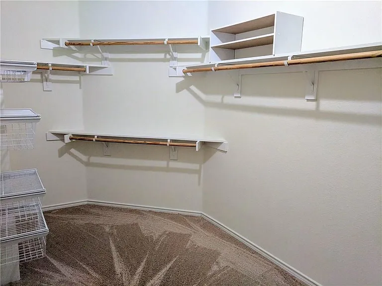 2200 Fieldcrest Dr — Photo 20