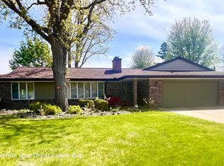 4749 Century Dr, Saginaw, MI 48638