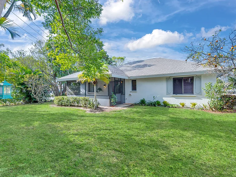 Azalea Ln — Photo 14
