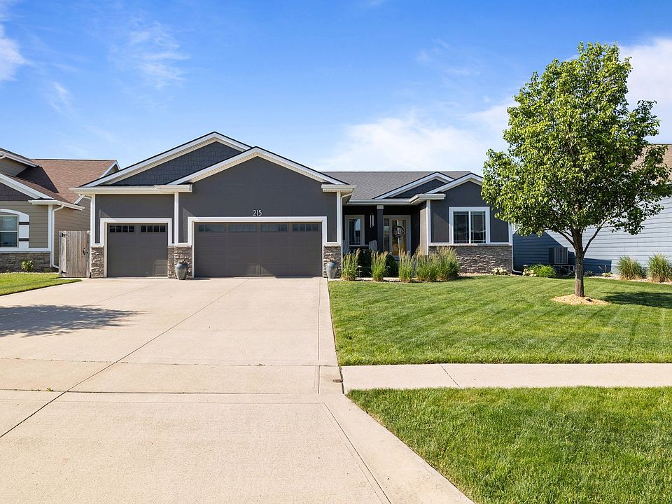 1st image of 215 Tailfeather Dr NE