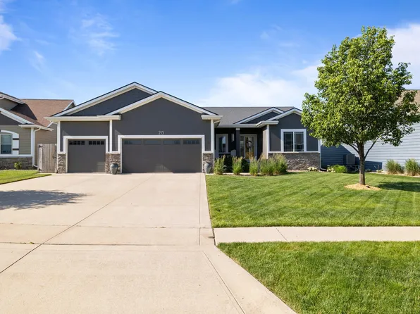 215 Tailfeather Dr NE, Bondurant, IA 50035