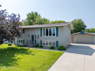 708 4th Ave NE, Crookston, MN 56716