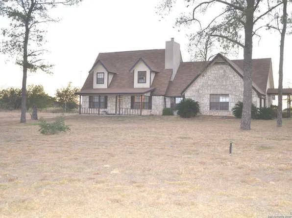 115B Littleton, Devine, TX 78016
