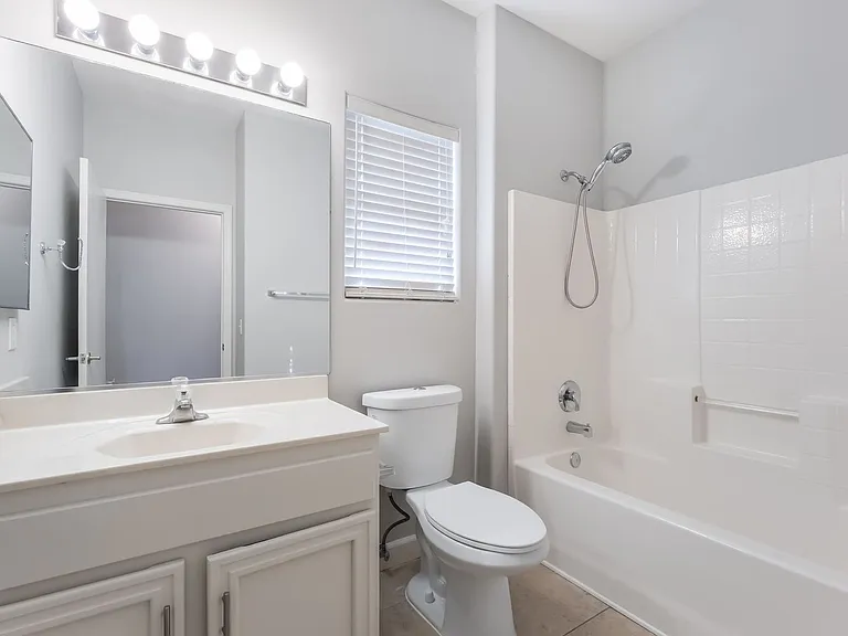 2571 Thatcher Ave — Photo 23