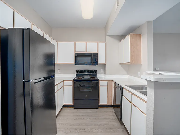 Freeport Oaks Apartments — Photo 19