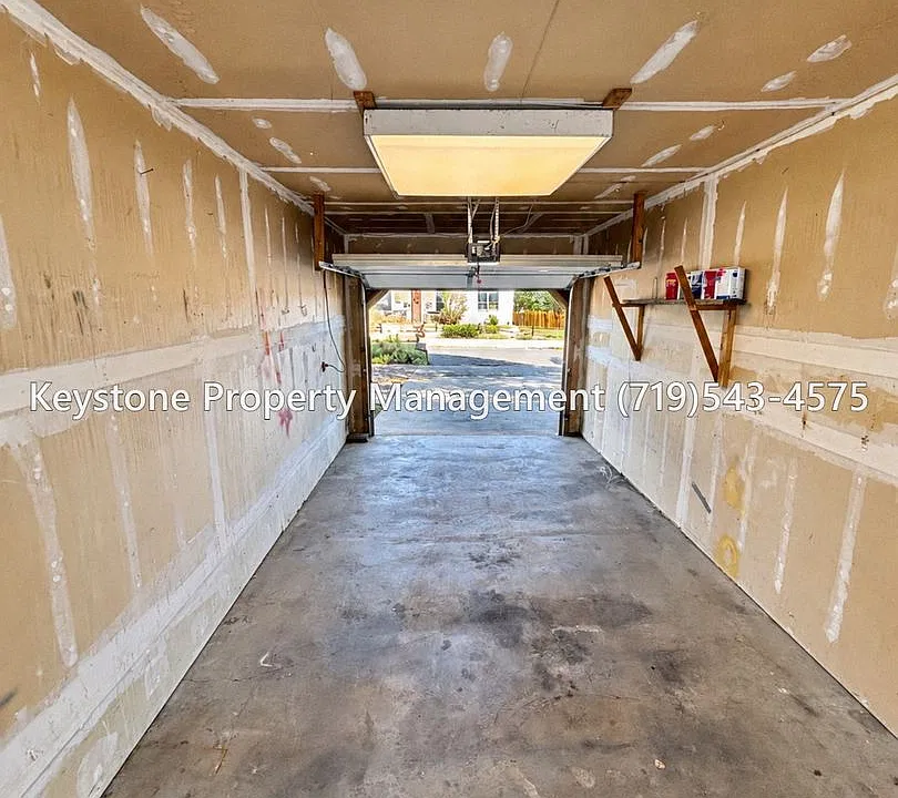 Pueblo West Duplex - 2 Bedroom/1 Bath/1 Car Garage - $1475/$1475