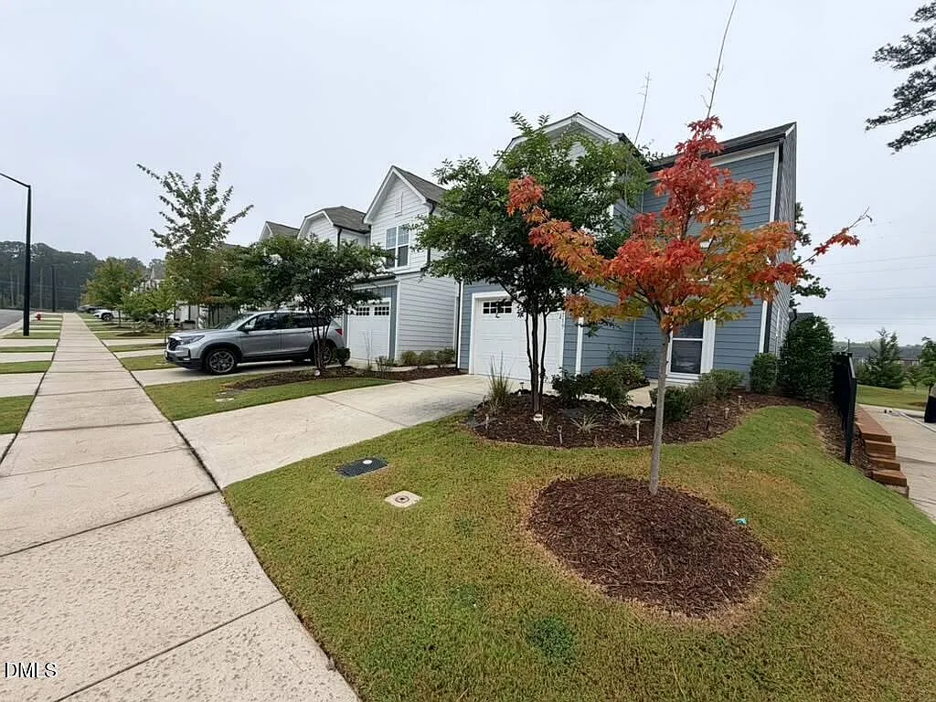 3 bed, 2.5 bath, 1614 sqft, $1,995 — Photo 2