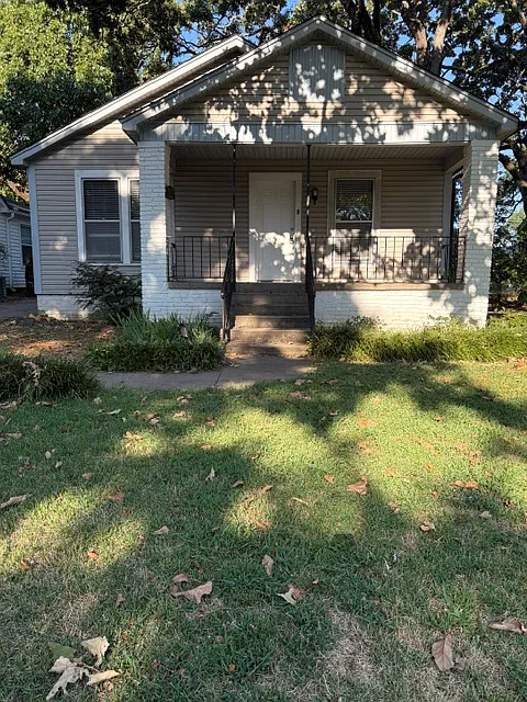 3 bed, 1260 sqft, $1,900 — Photo 1