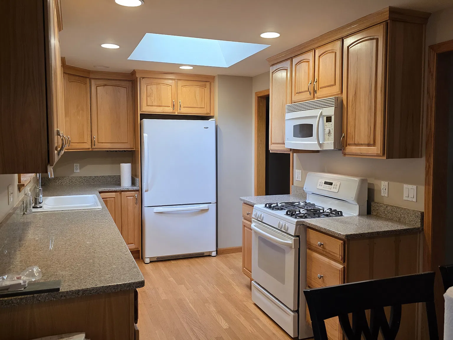 4 bed, 1885 sqft, $3,500 — Photo 4