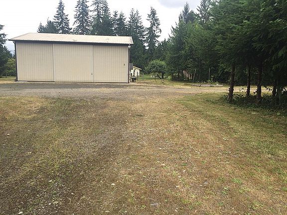 2nd image of 3 Evergreen Ln